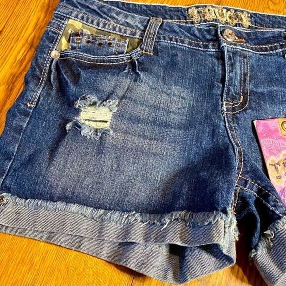 TRUCE DESTROYED JEAN SHORTS WITH CAMO DETAILING 13 JRS NWT - Picture 9 of 13
